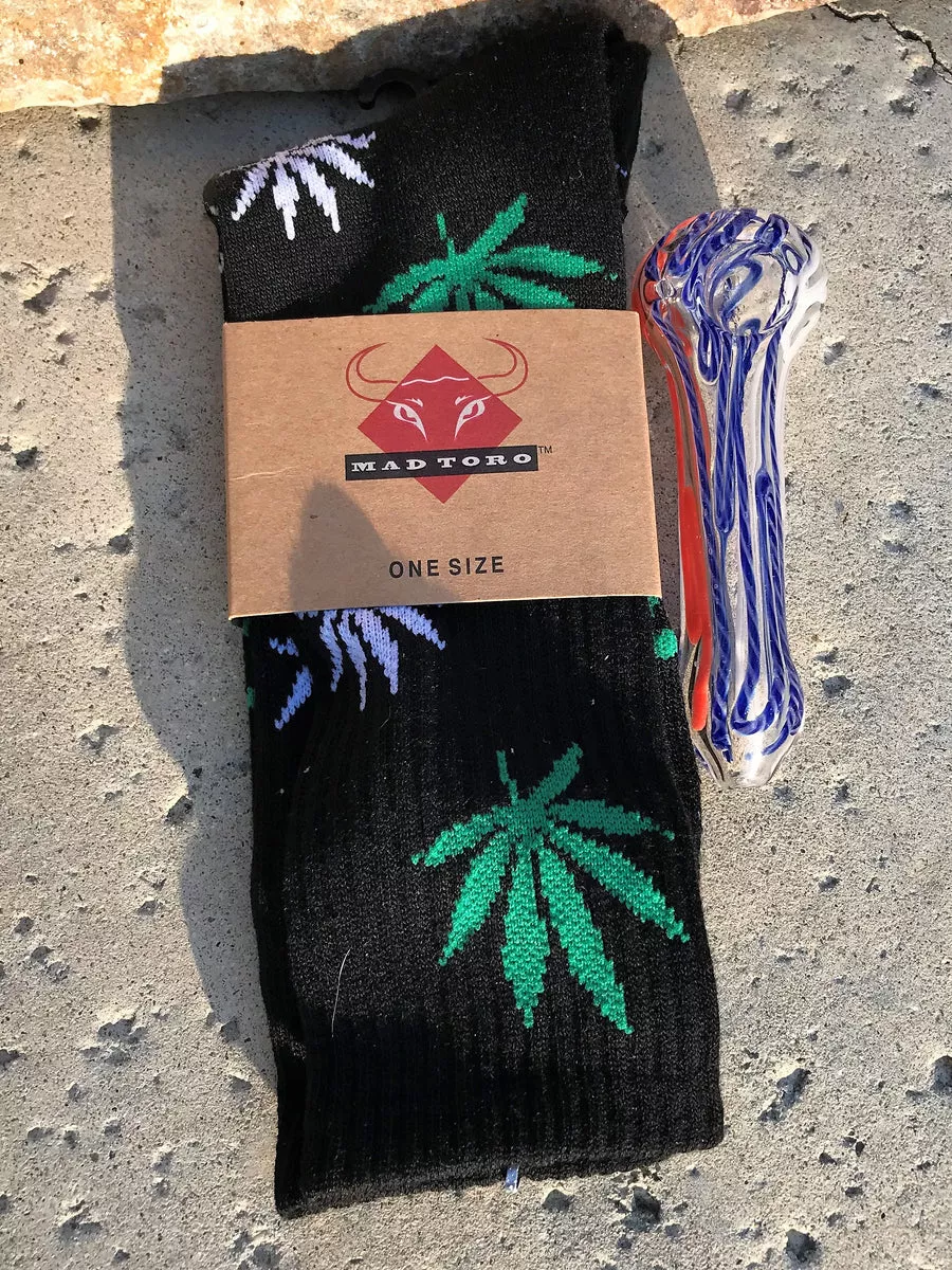 4.5" Handmade Hand Pipe & Best Quality, One Size Mad Toro Socks - Leaf Design