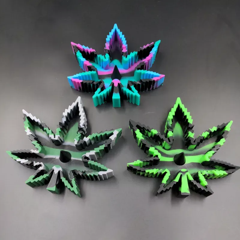 Silicone Ashtray – Weed Leaf w/ Poker